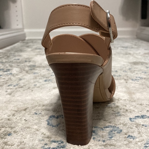 Kelly & Katie tan heels - Picture 6 of 15